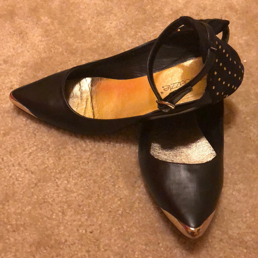 Black and gold stud flat